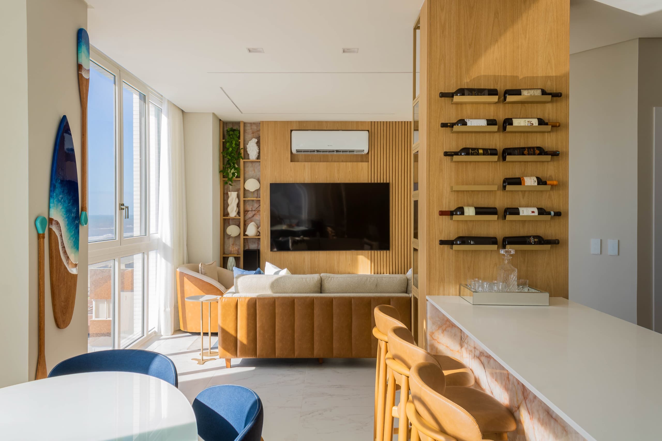 Living com marcenaria sob medida — vista 2