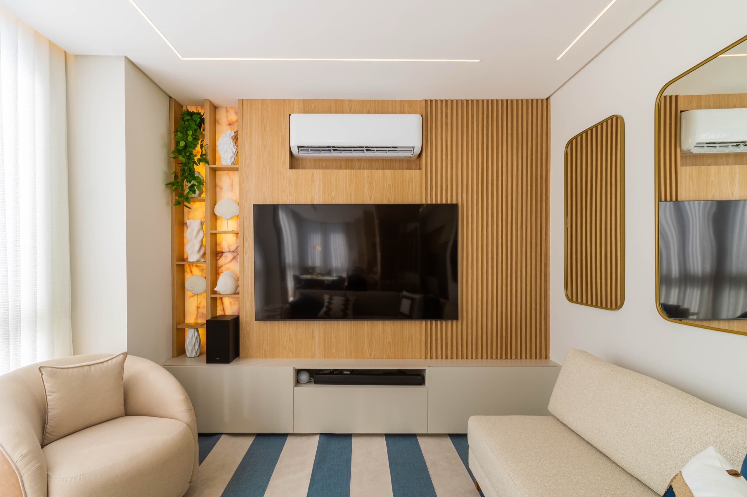 Living com marcenaria sob medida — vista 3