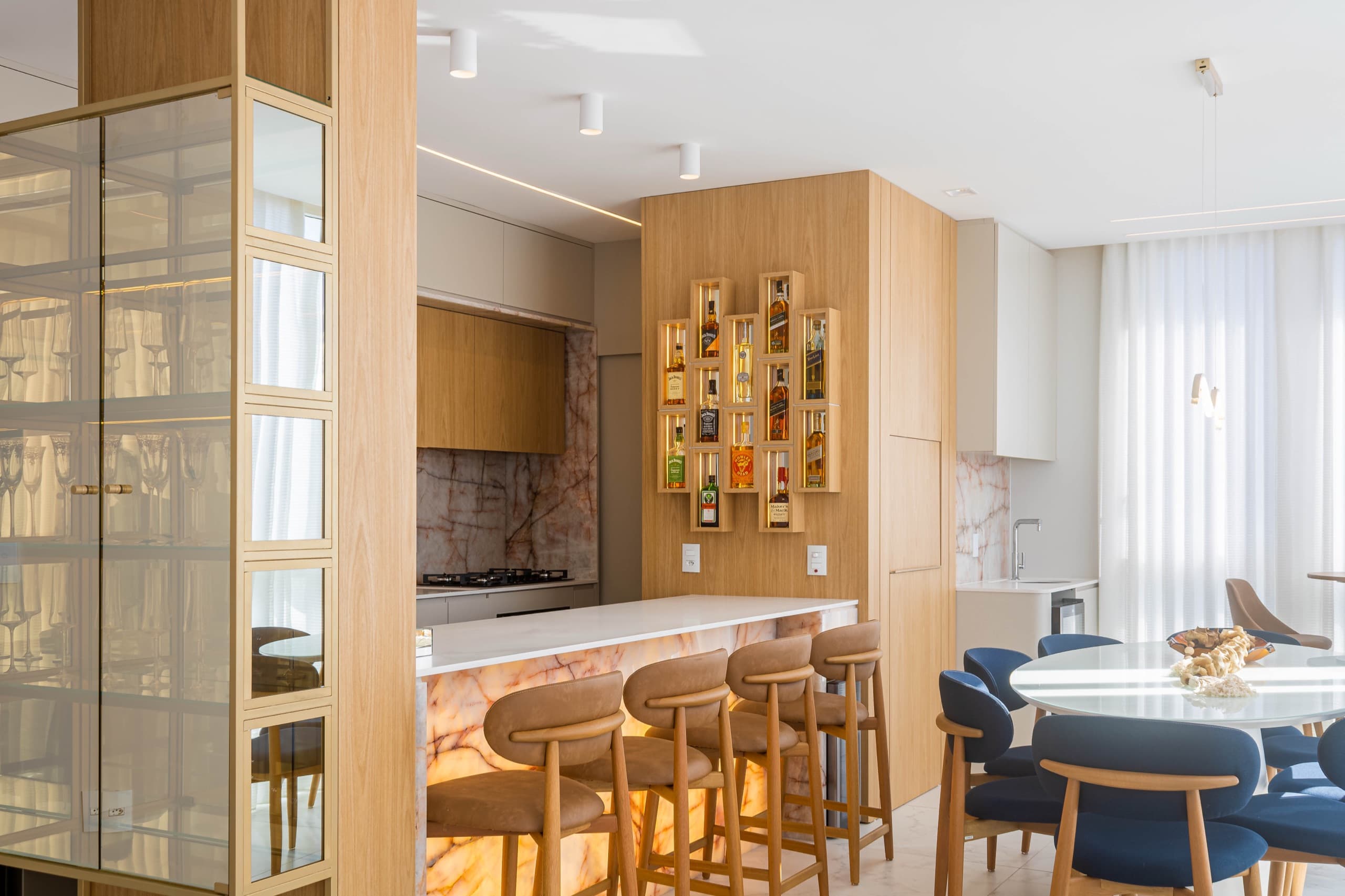 Living com marcenaria sob medida — vista 9
