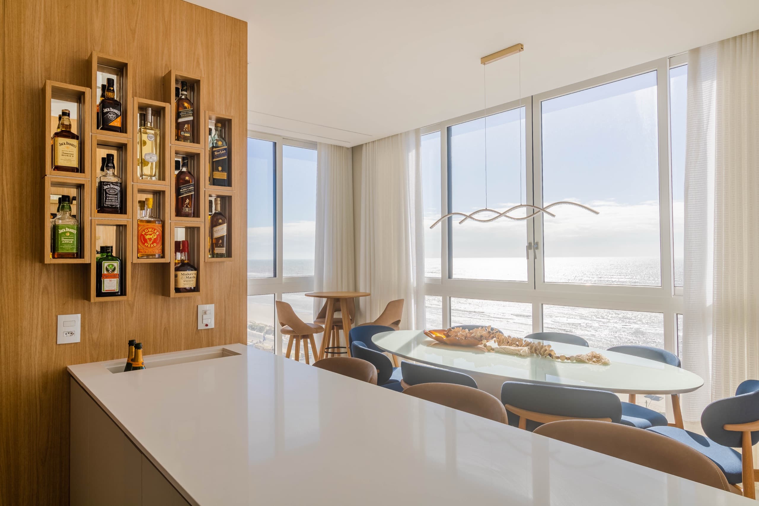 Living com marcenaria sob medida — vista 12