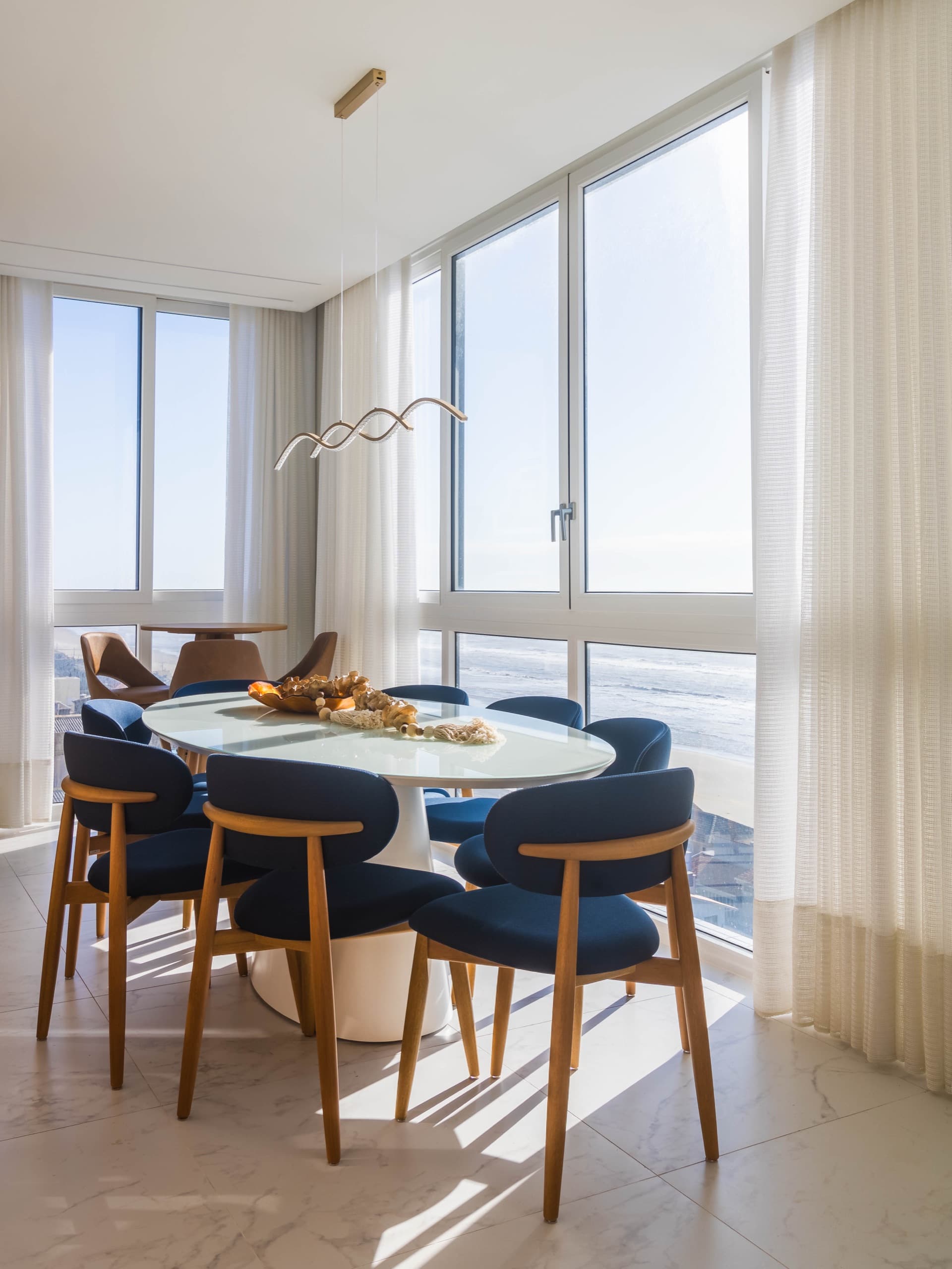 Living com marcenaria sob medida — vista 13