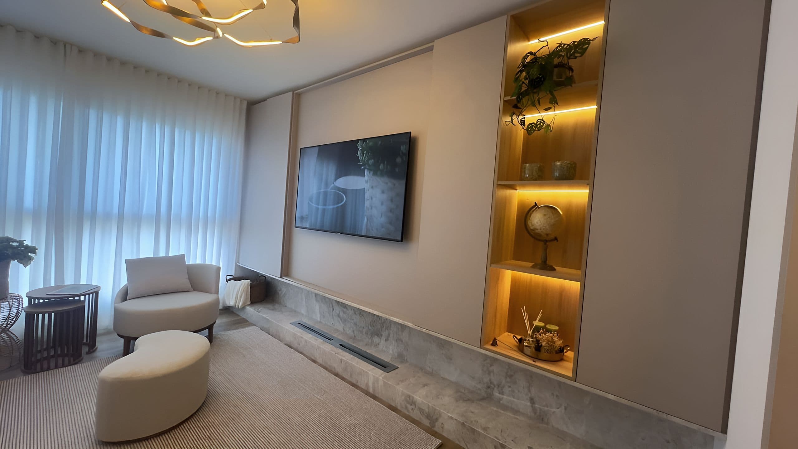 Living com marcenaria sob medida — vista 1