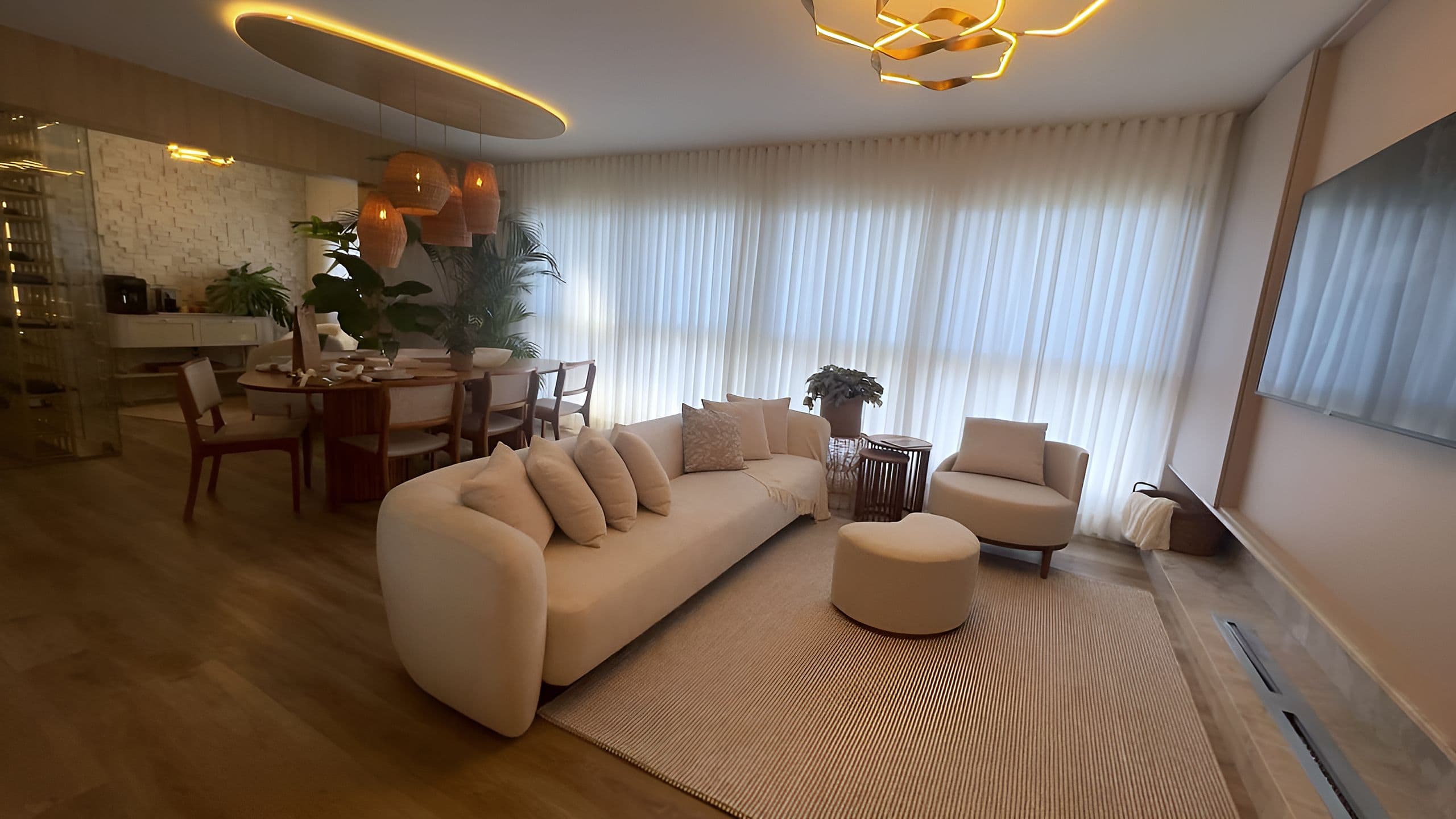 Living com marcenaria sob medida — vista 2