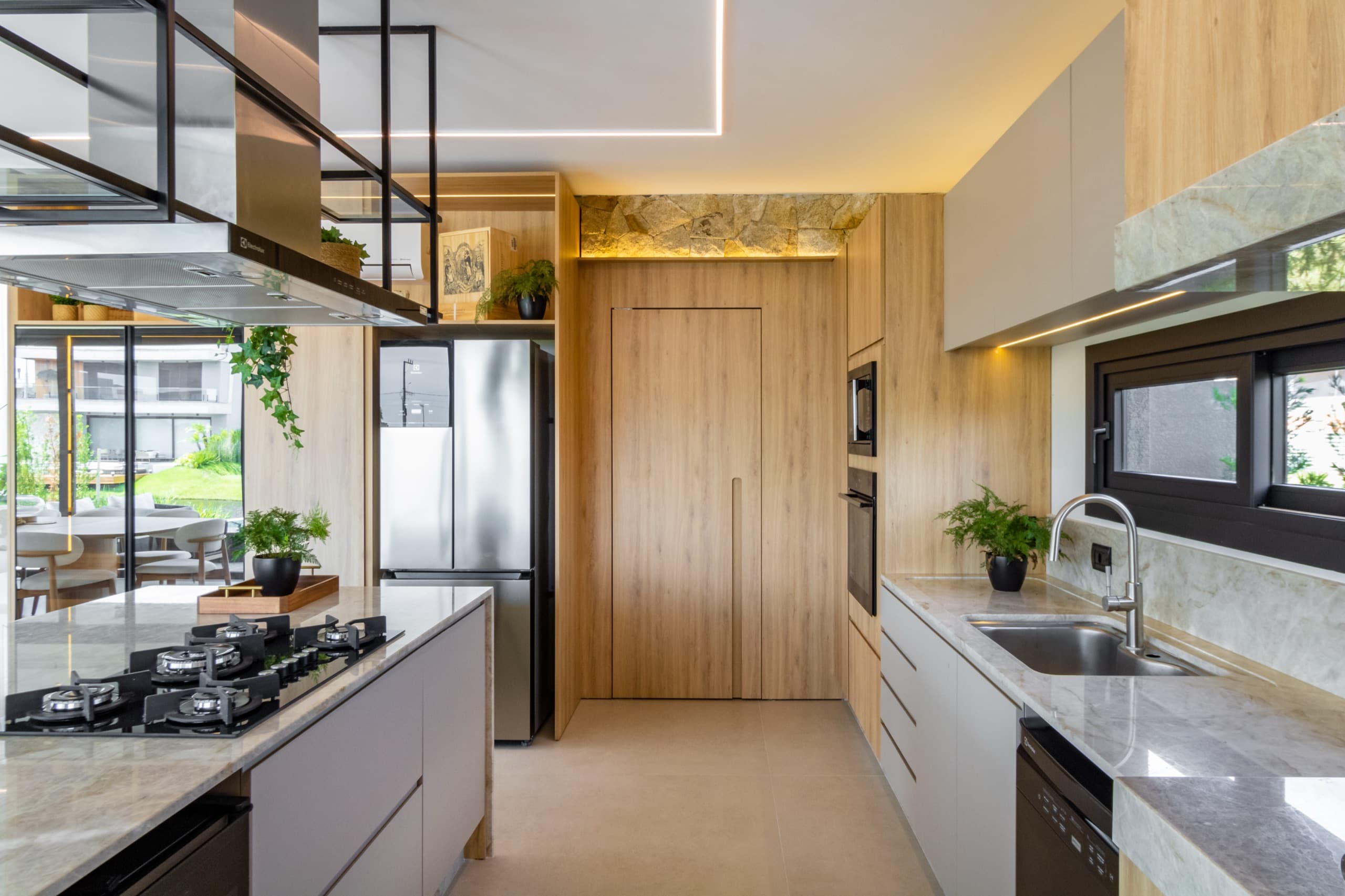 Cozinha com marcenaria sob medida — vista 3