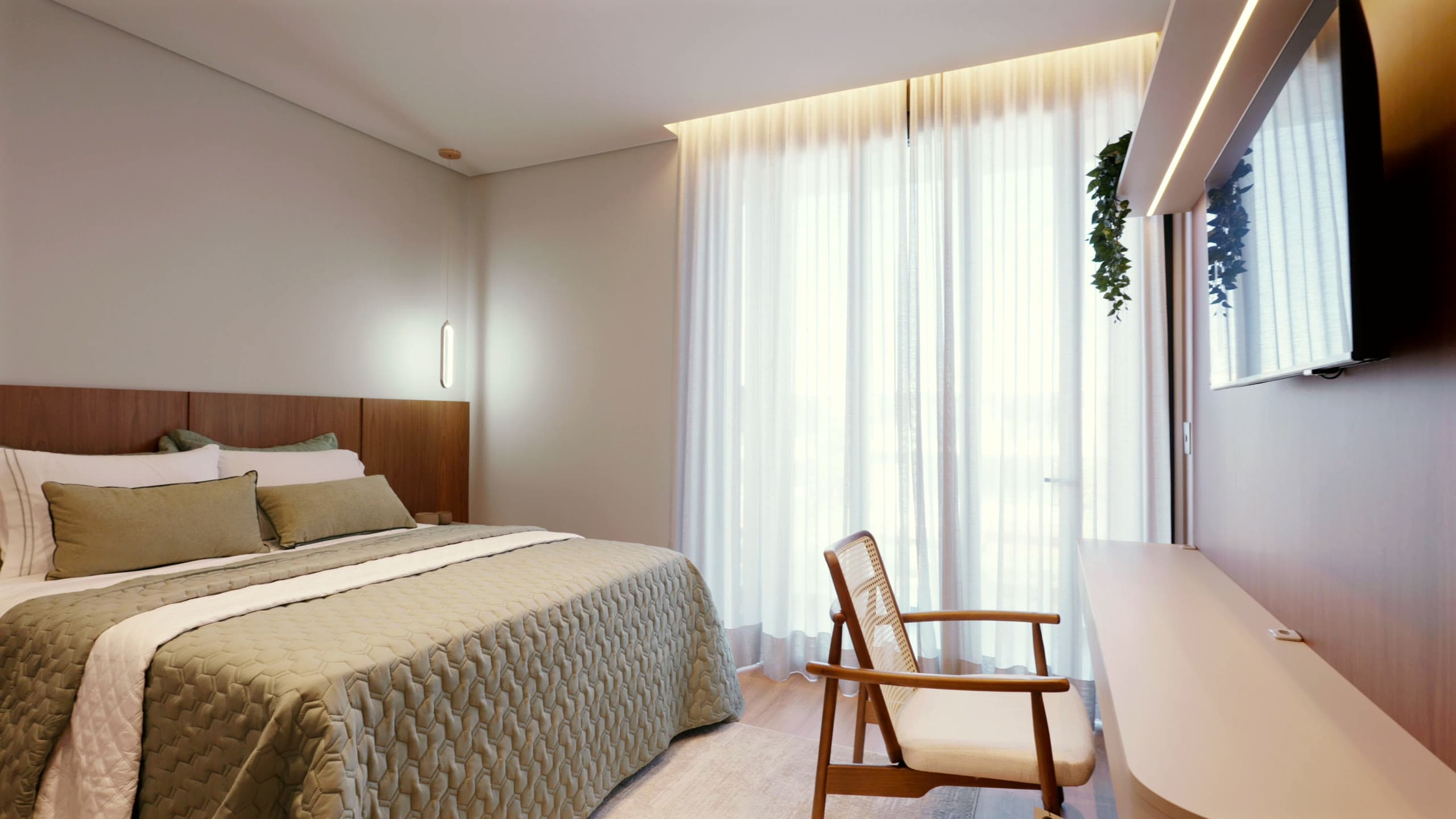 Suíte com cabeceira em madeira, cortinas translúcidas e painel de TV