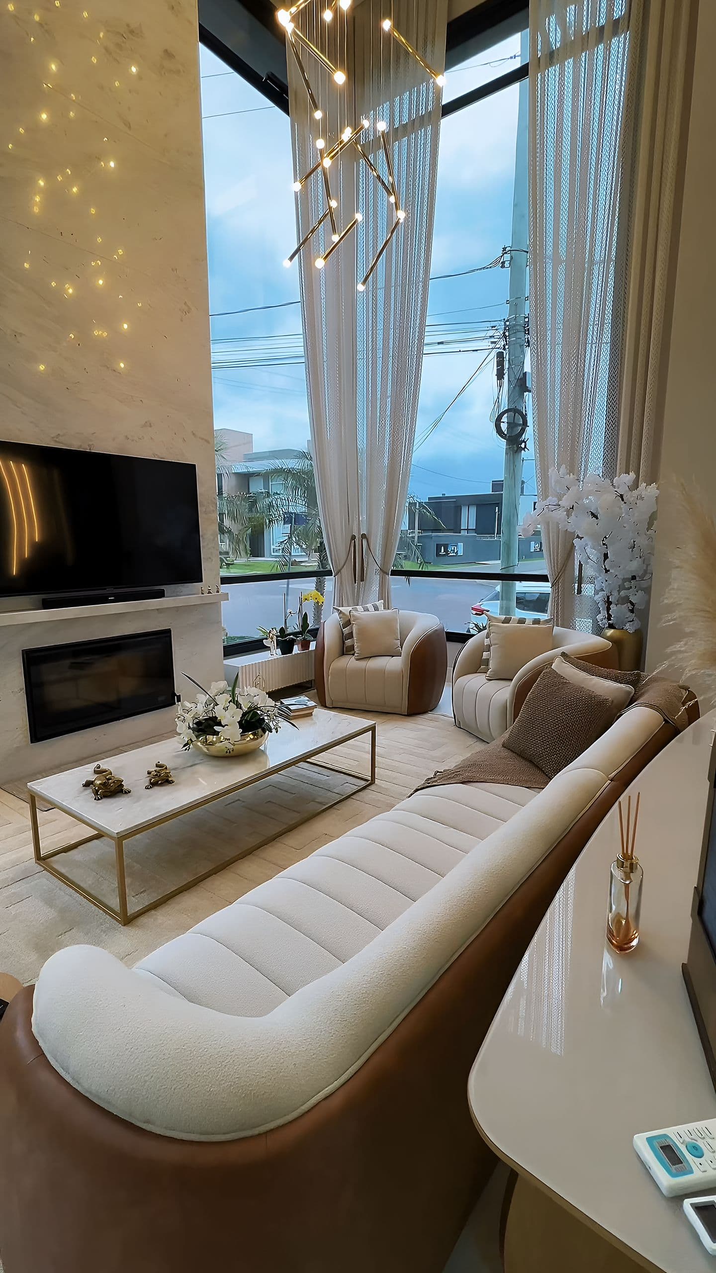 Living com marcenaria sob medida — vista 1