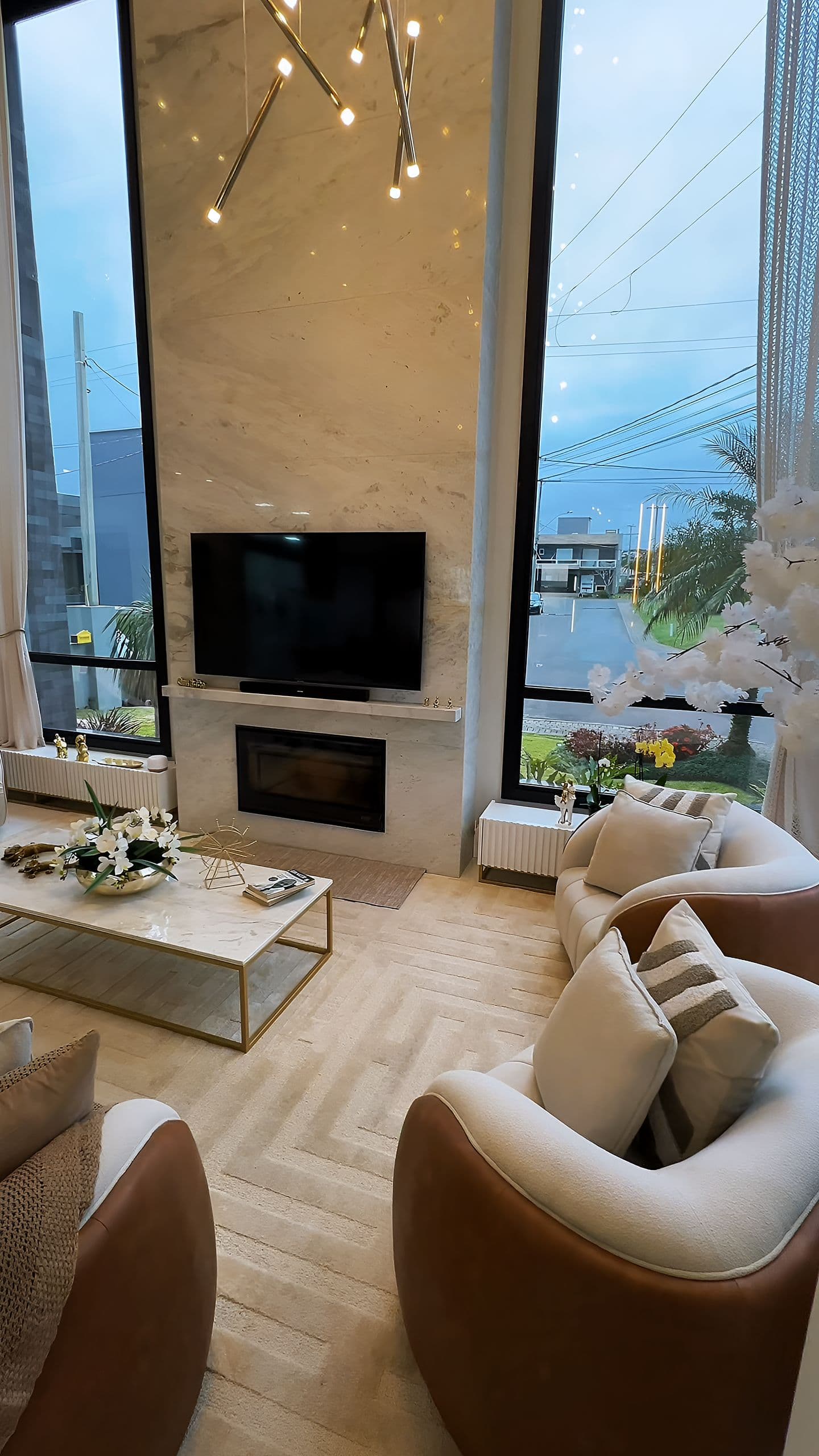 Living com marcenaria sob medida — vista 2