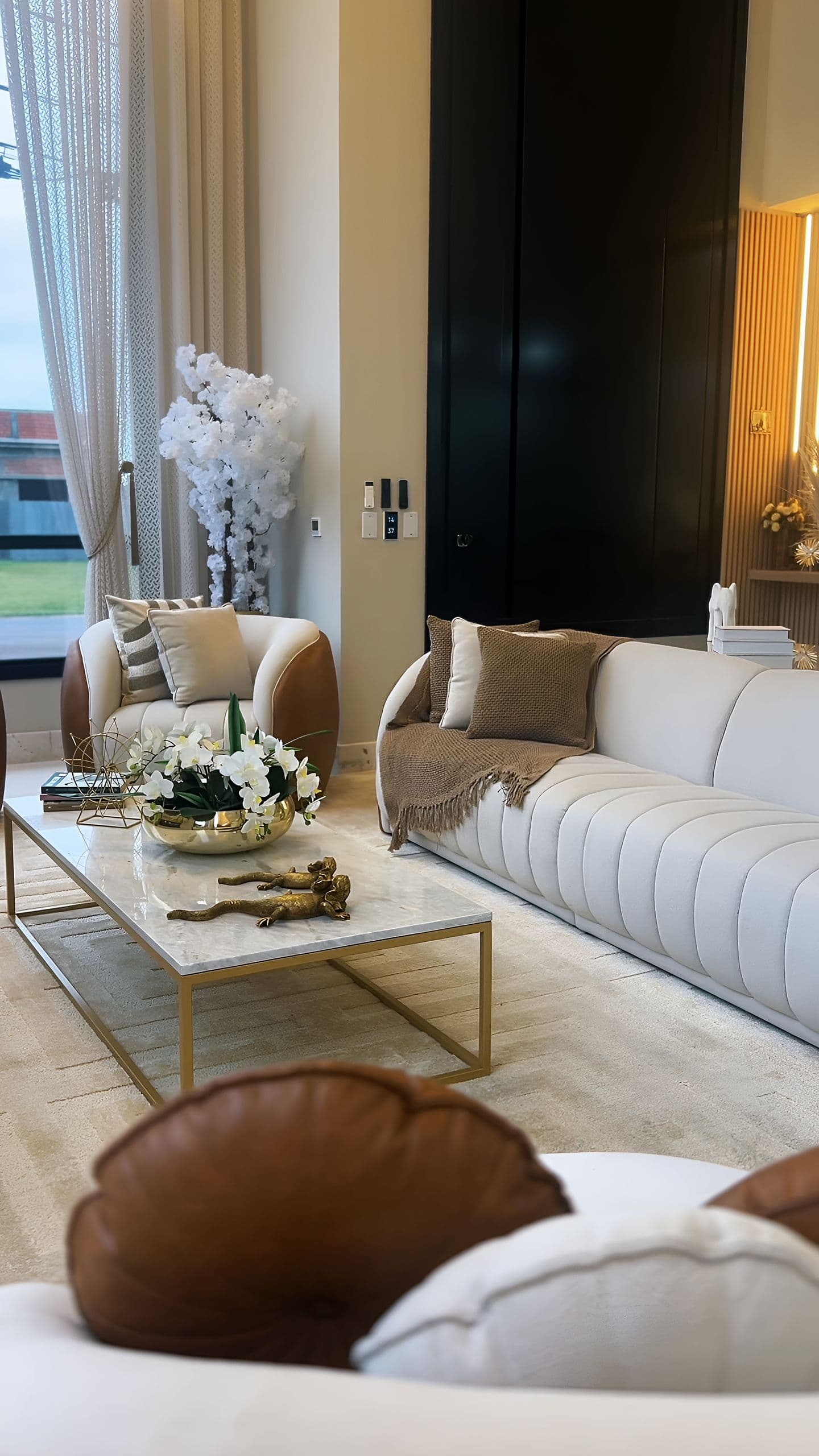 Living com marcenaria sob medida — vista 3