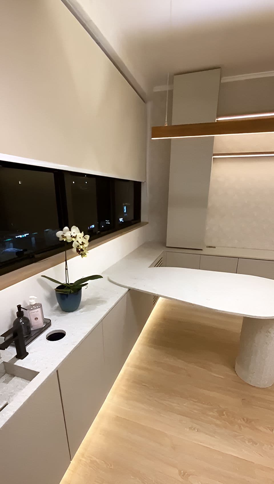 Sala de atendimento do consultório com marcenaria sob medida — vista 4
