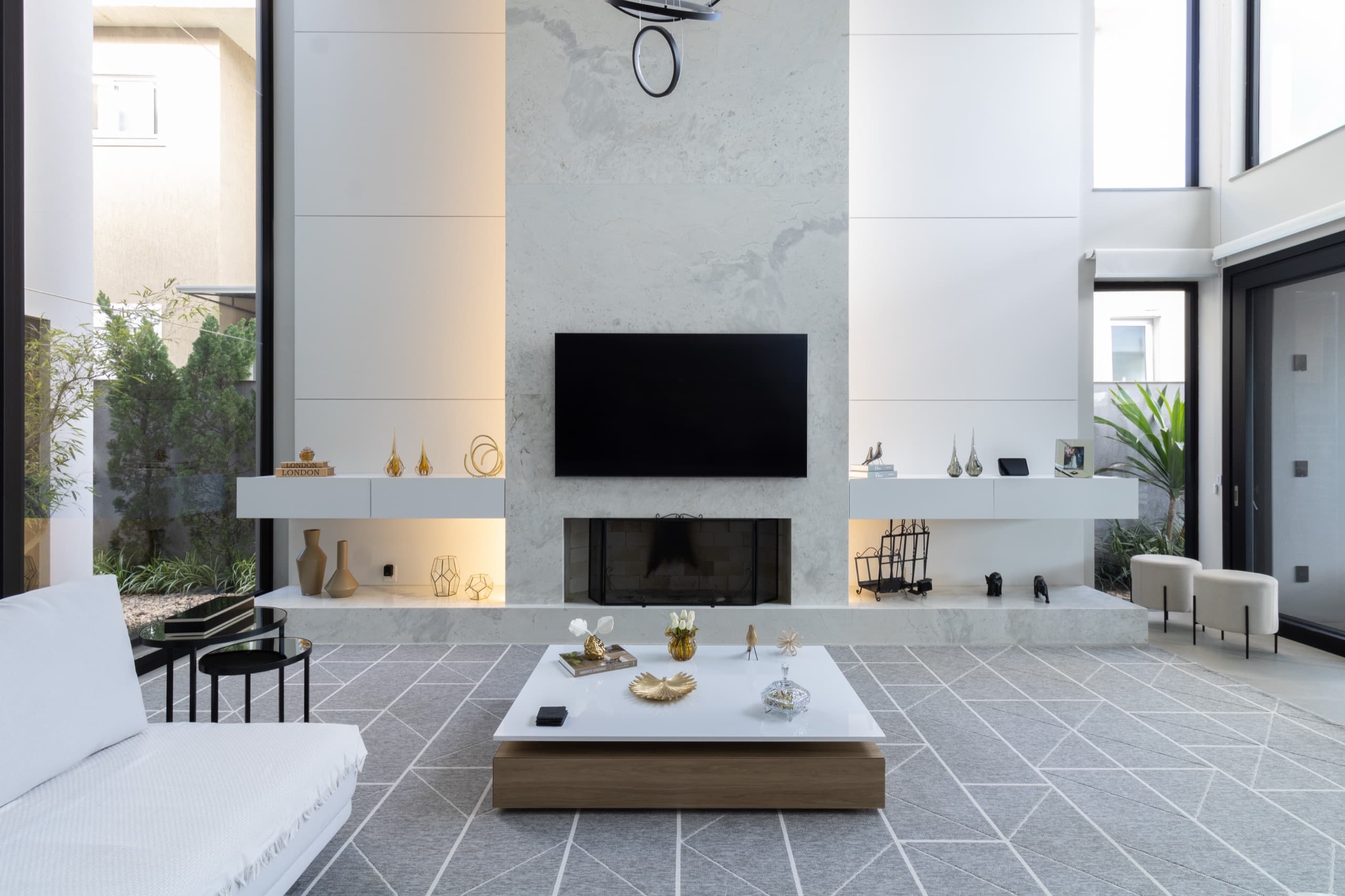 Living com marcenaria sob medida — vista 1