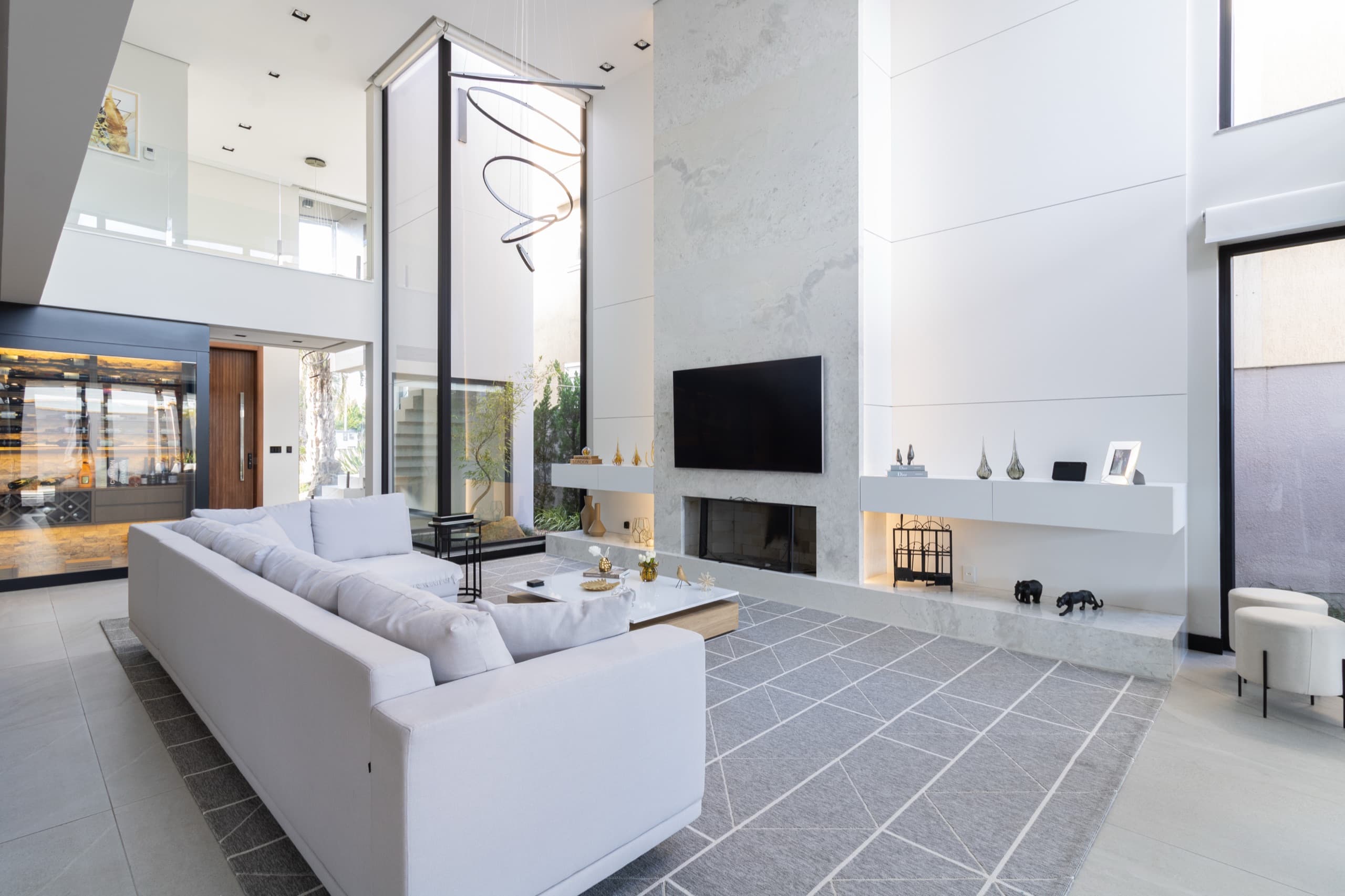 Living com marcenaria sob medida — vista 2