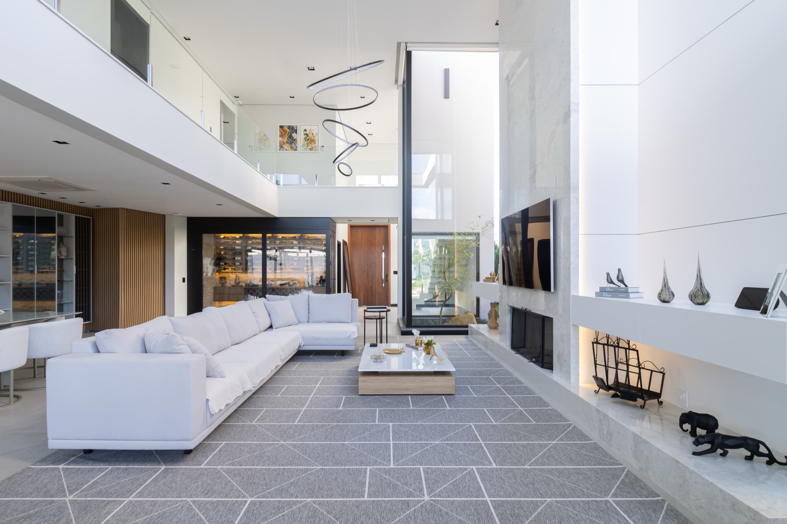 Living com marcenaria sob medida — vista 3