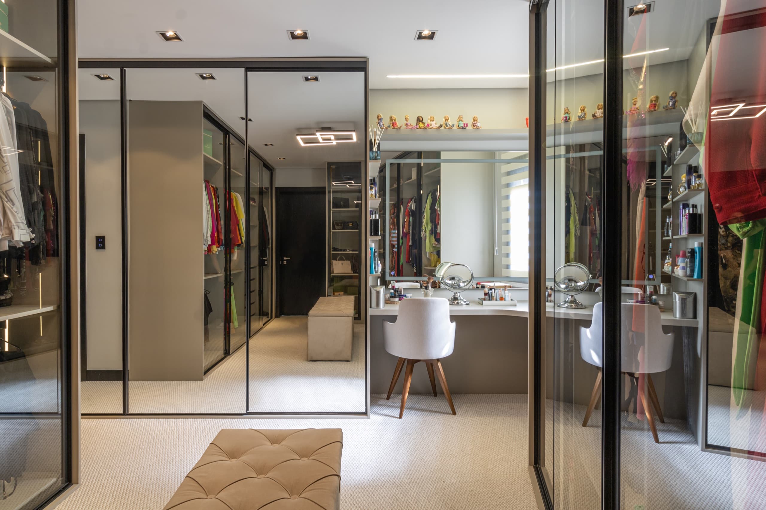 Closet da suíte master com armários sob medida — vista 6