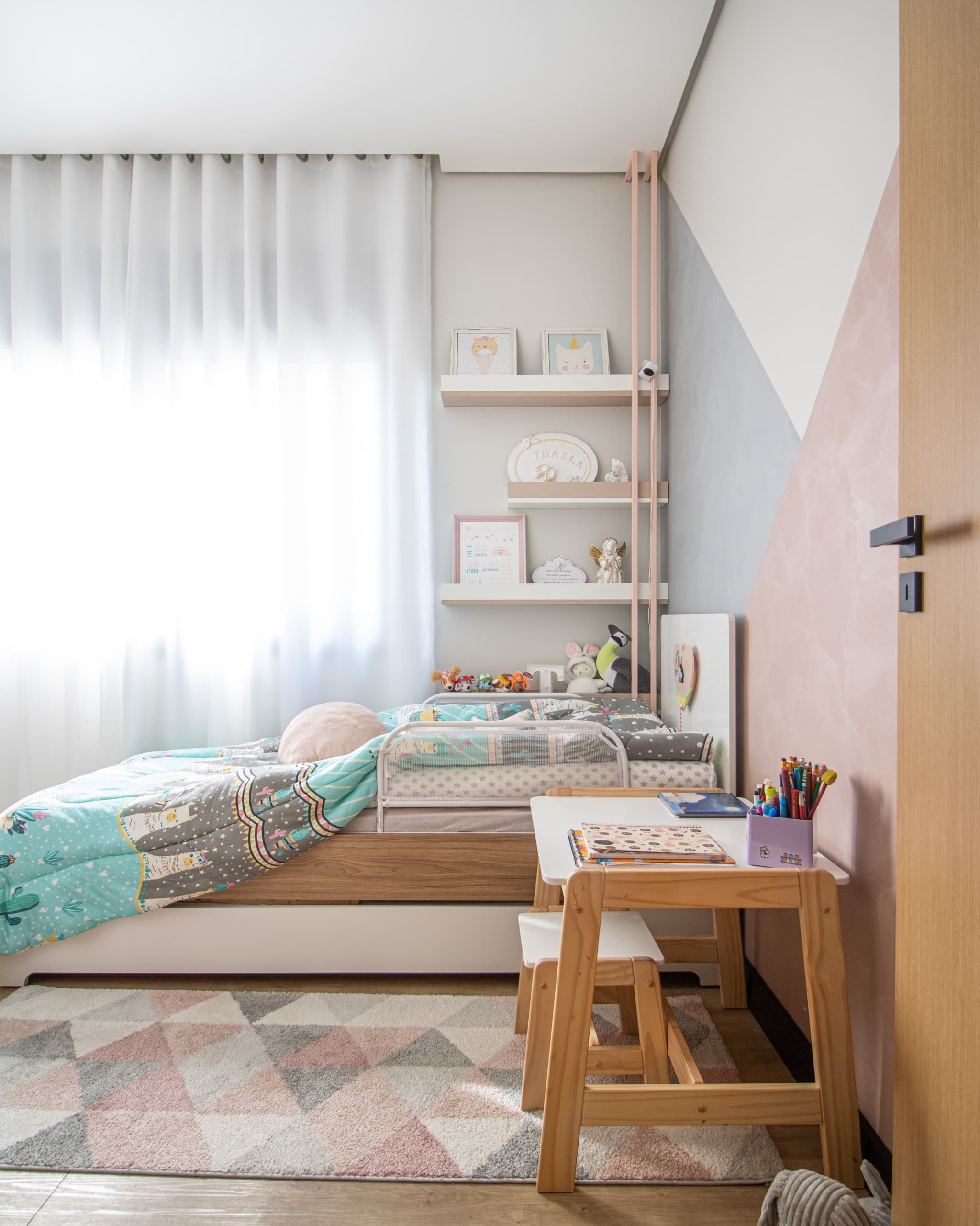 Suíte infantil com marcenaria sob medida